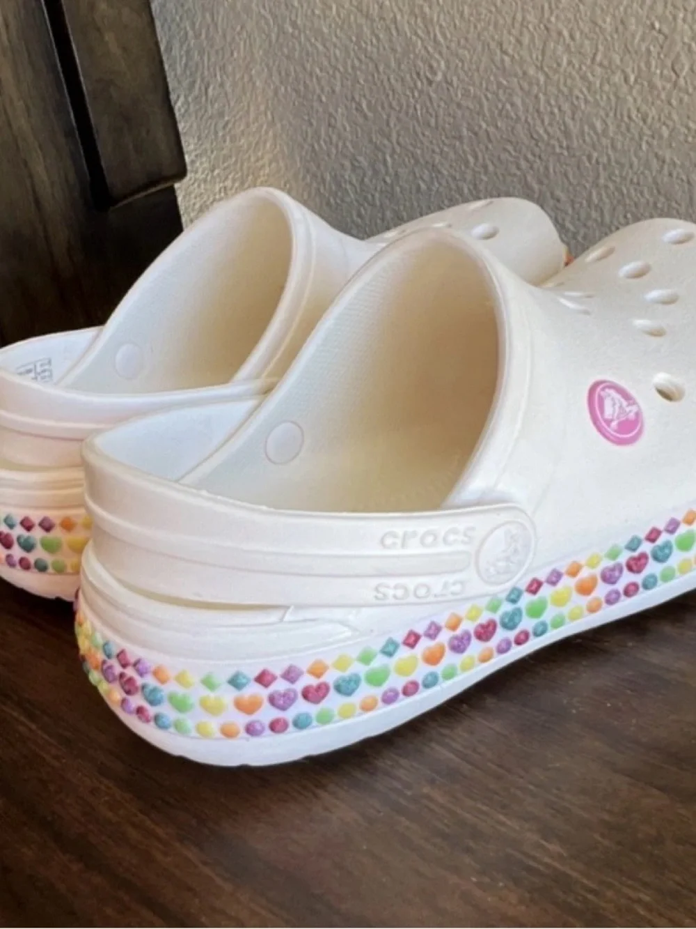 CROCS Kids White Clog with Multicolor Heart Border J2